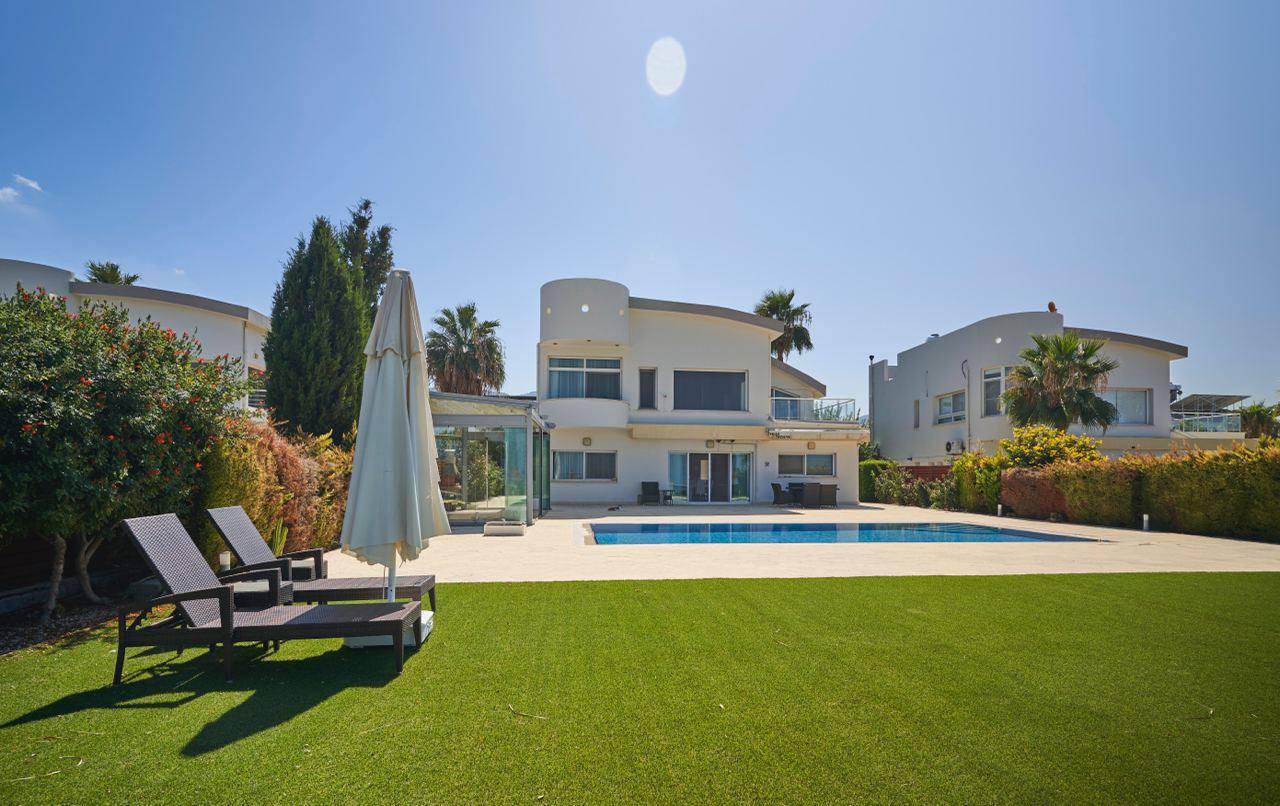 Tatlısu 4+1 Villa 120 m from the Sea | Pool | 286 m² | Resale