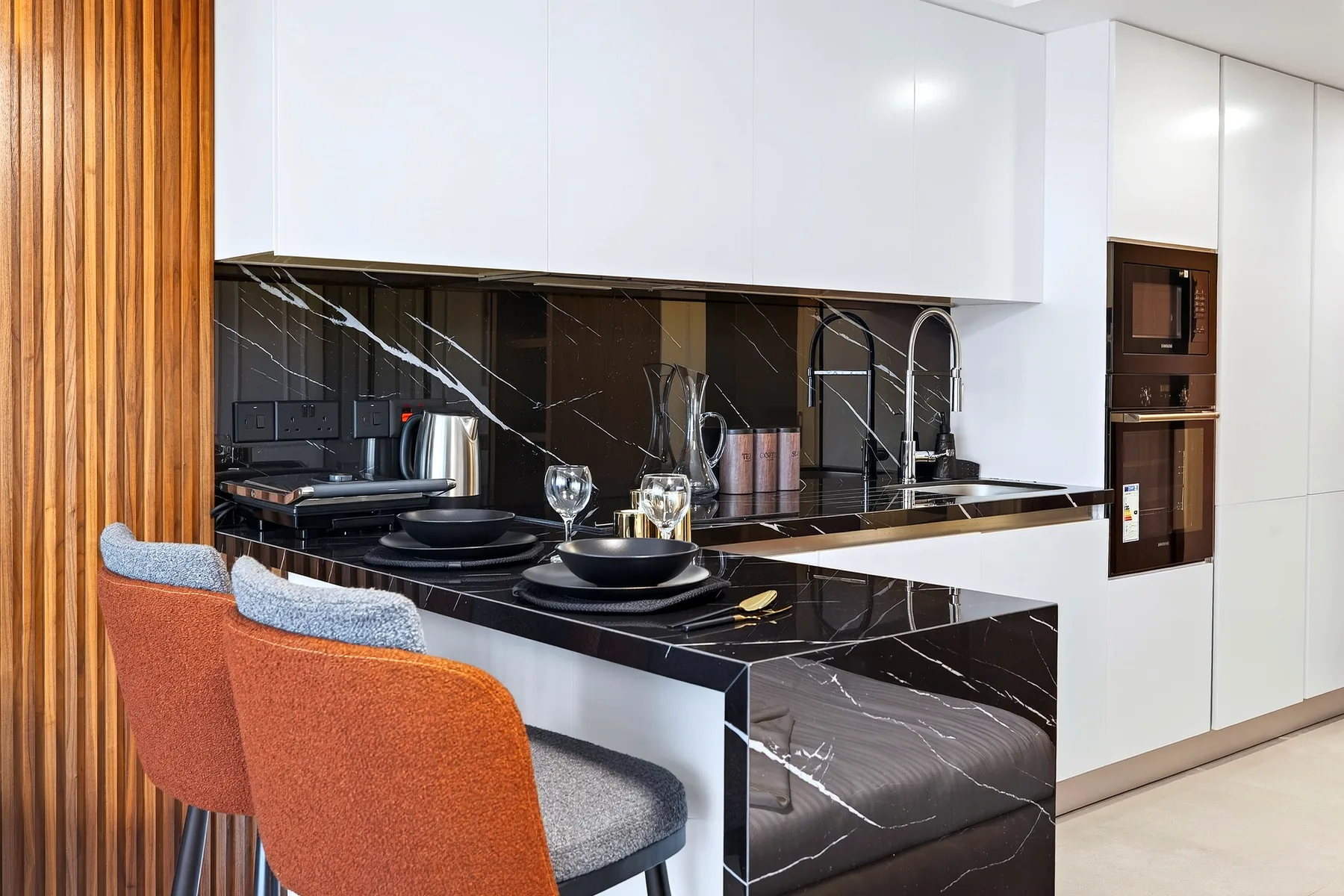 Grand Sapphire Blu studio show house